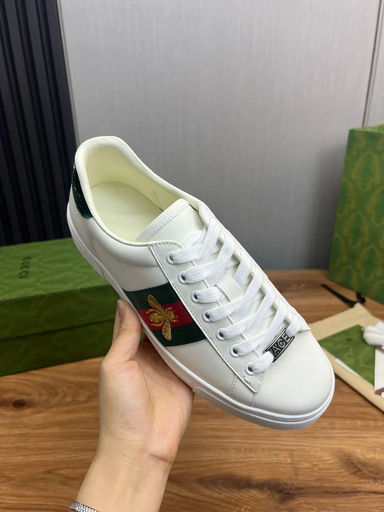 Gucci Ace Blanc Vert Rouge Web Stripe Bee Embroidery Sneakers Lifestyle 7