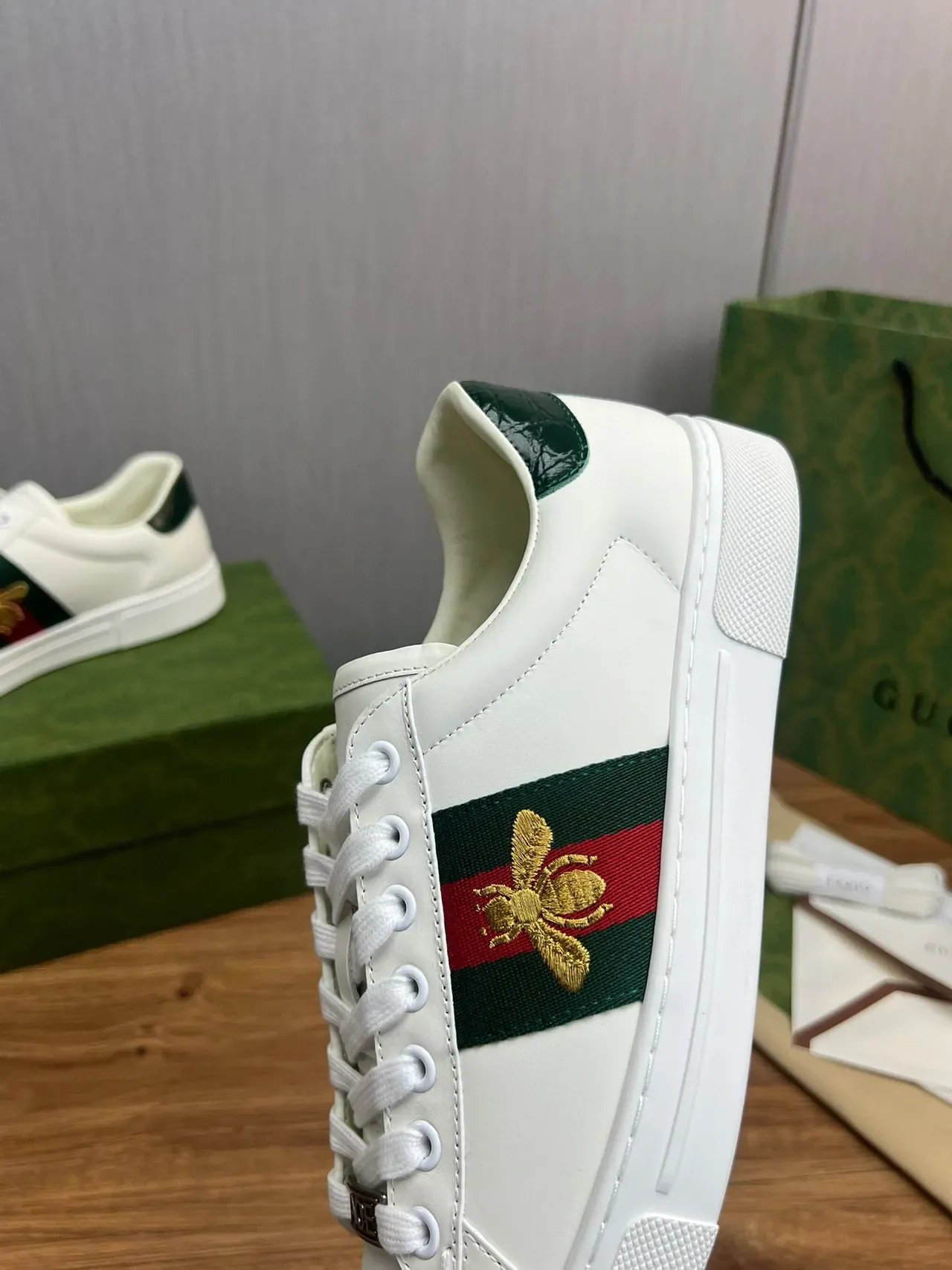 Gucci Ace Blanc Vert Rouge Web Stripe Bee Embroidery Sneakers Lifestyle 8