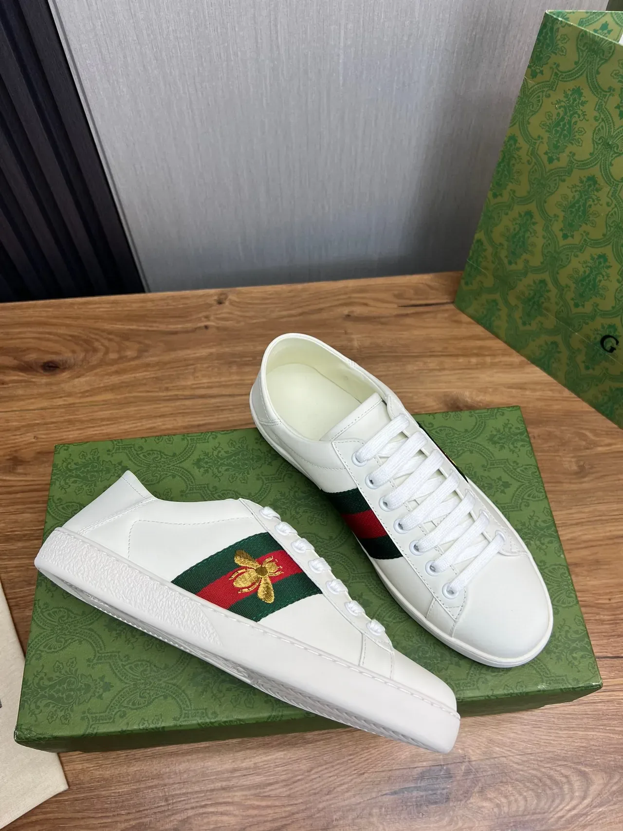 Gucci Ace أبيض أخضر أحمر ويب شريط تطريز نحل سنيكرز لايف ستايل 6