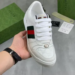 Gucci Ace أبيض جلد مطبوع GG ويب شريط أحذية رياضية أسلوب حياة