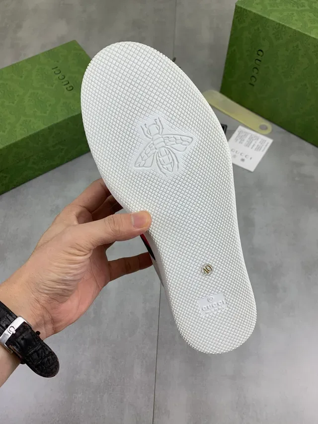 Gucci Ace Zapatillas Lifestyle Blancas de Cuero Emboss GG Web Stripe 2
