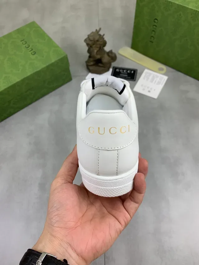 Gucci Ace Zapatillas Lifestyle Blancas de Cuero Emboss GG Web Stripe 3