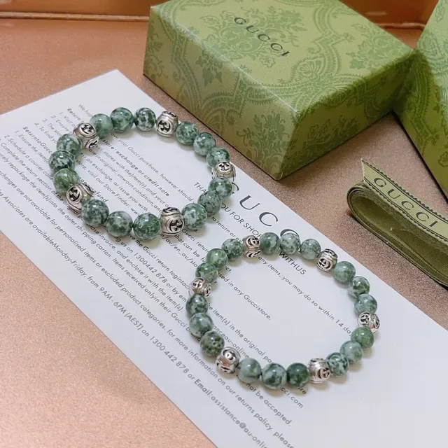 Gucci Beaded Green Speckled Stone and Silver Interlocking G Charms Bracelets 8