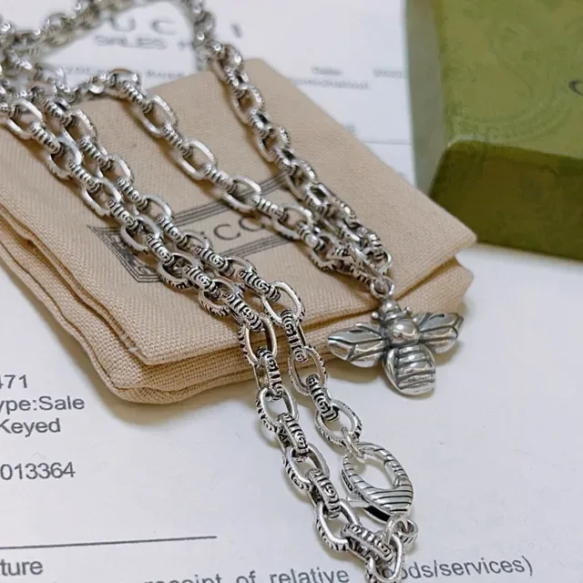 Gucci Bee Pendant Silver-Tone Ornate Link Necklace 2