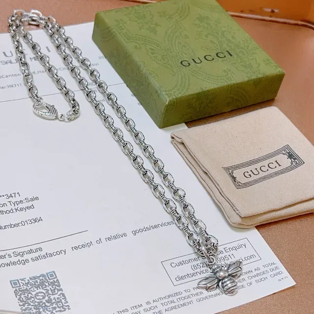 Gucci Bee Pendant Silver-Tone Ornate Link Necklace 7