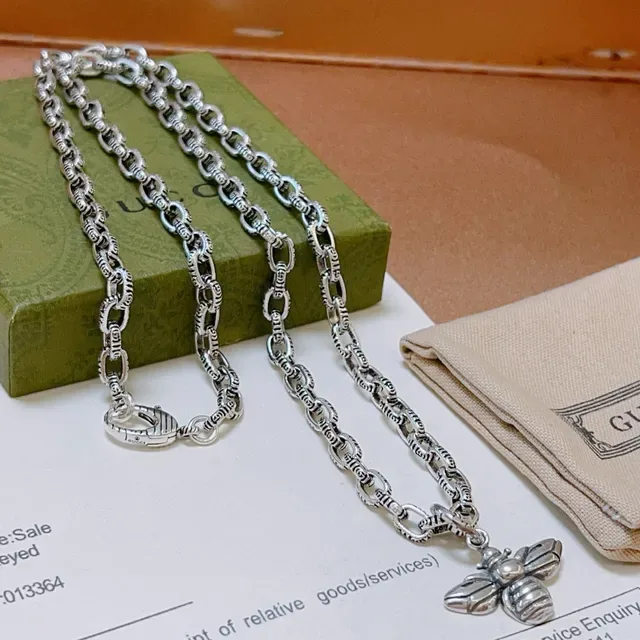 Gucci Bee Pendant Silver-Tone Ornate Link Necklace 9