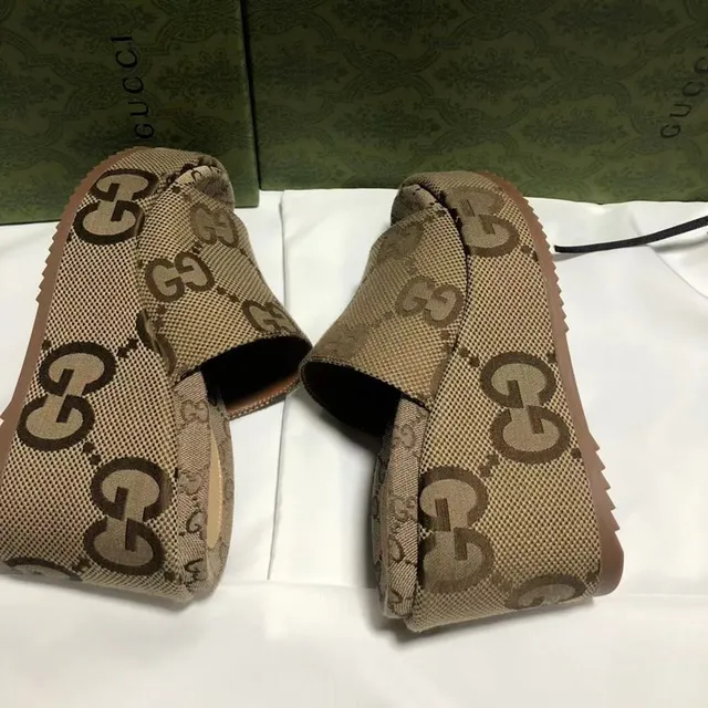 Gucci Beige Brown GG Supreme Canvas Open-Toe Slide Slippers 3