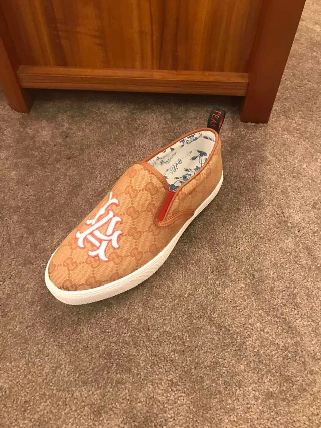 Gucci bege/branco GG Monogram tela logo bordado mocassim 2