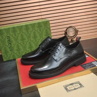 Gucci Sapatos Oxford de Couro Polido Preto e Vermelho com Cap-Toe