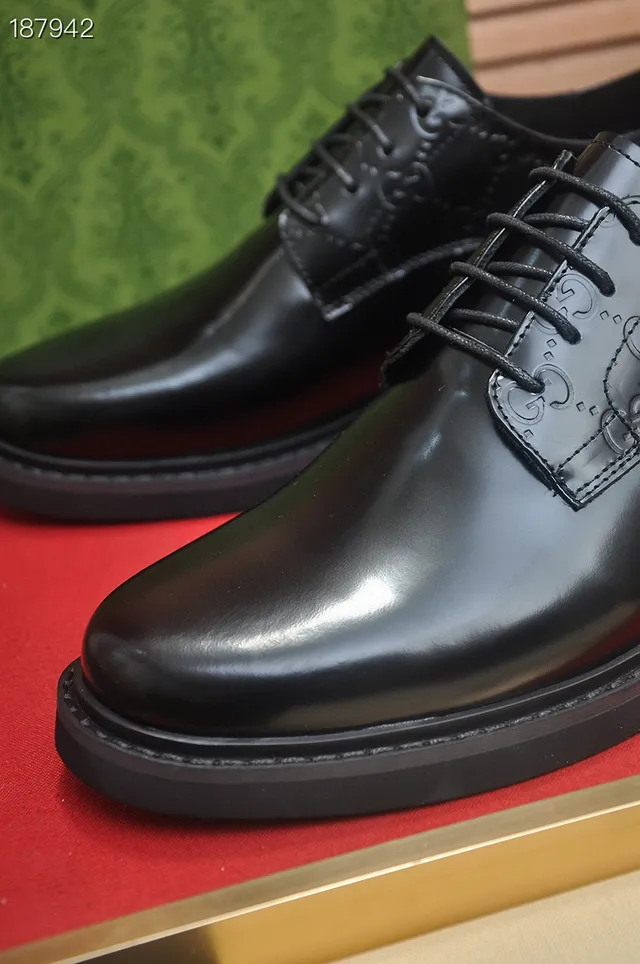 Gucci Zapatos Oxford de Piel Pulida con Punta de Tapa Negro y Rojo 4