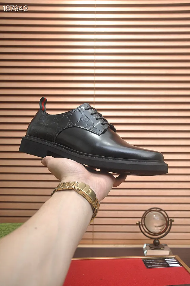 Gucci Zapatos Oxford de Piel Pulida con Punta de Tapa Negro y Rojo 5