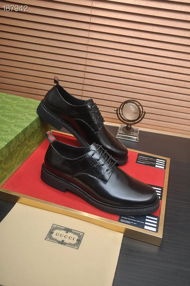 Gucci Zapatos Oxford de Piel Pulida con Punta de Tapa Negro y Rojo 6
