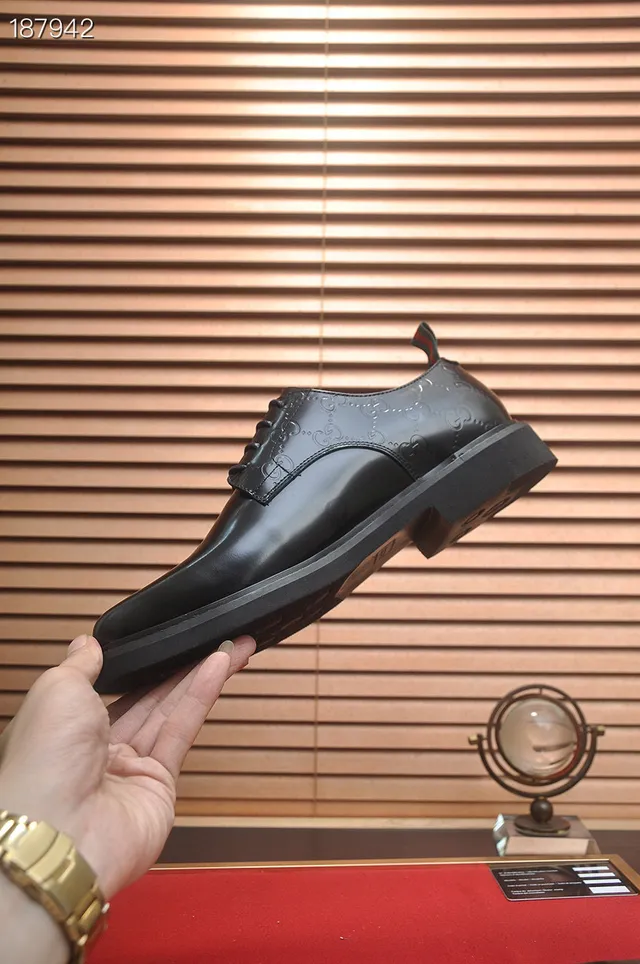Gucci Zapatos Oxford de Piel Pulida con Punta de Tapa Negro y Rojo 7