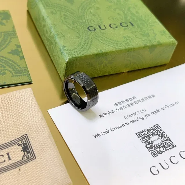 Gucci Carbon-Texture Wide Band Black Ring 4