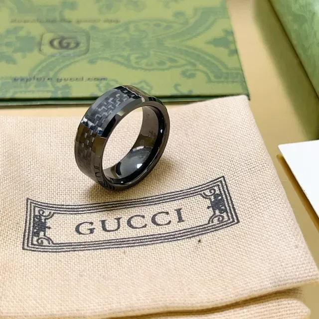 Gucci Carbon-Texture Wide Band Black Ring 6