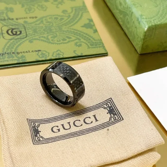 Gucci Carbon-Texture Wide Band Black Ring 9