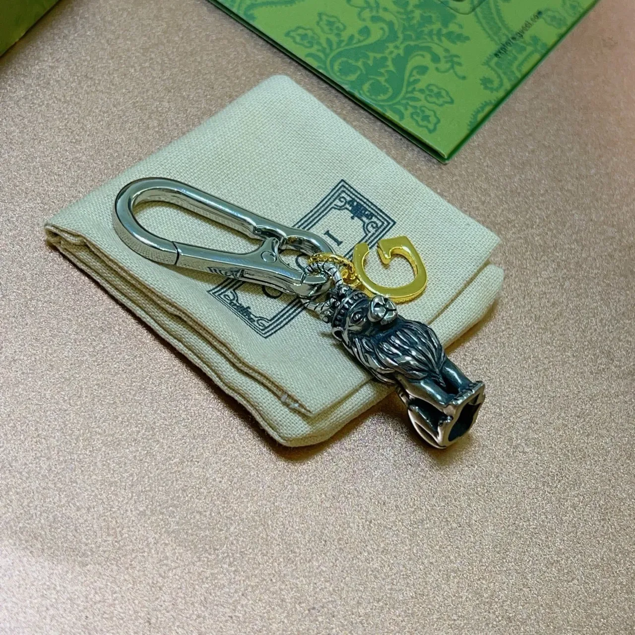 Gucci Crowned Lion Chaveiro Prata Dourado Charm Pulseira G Logo 2