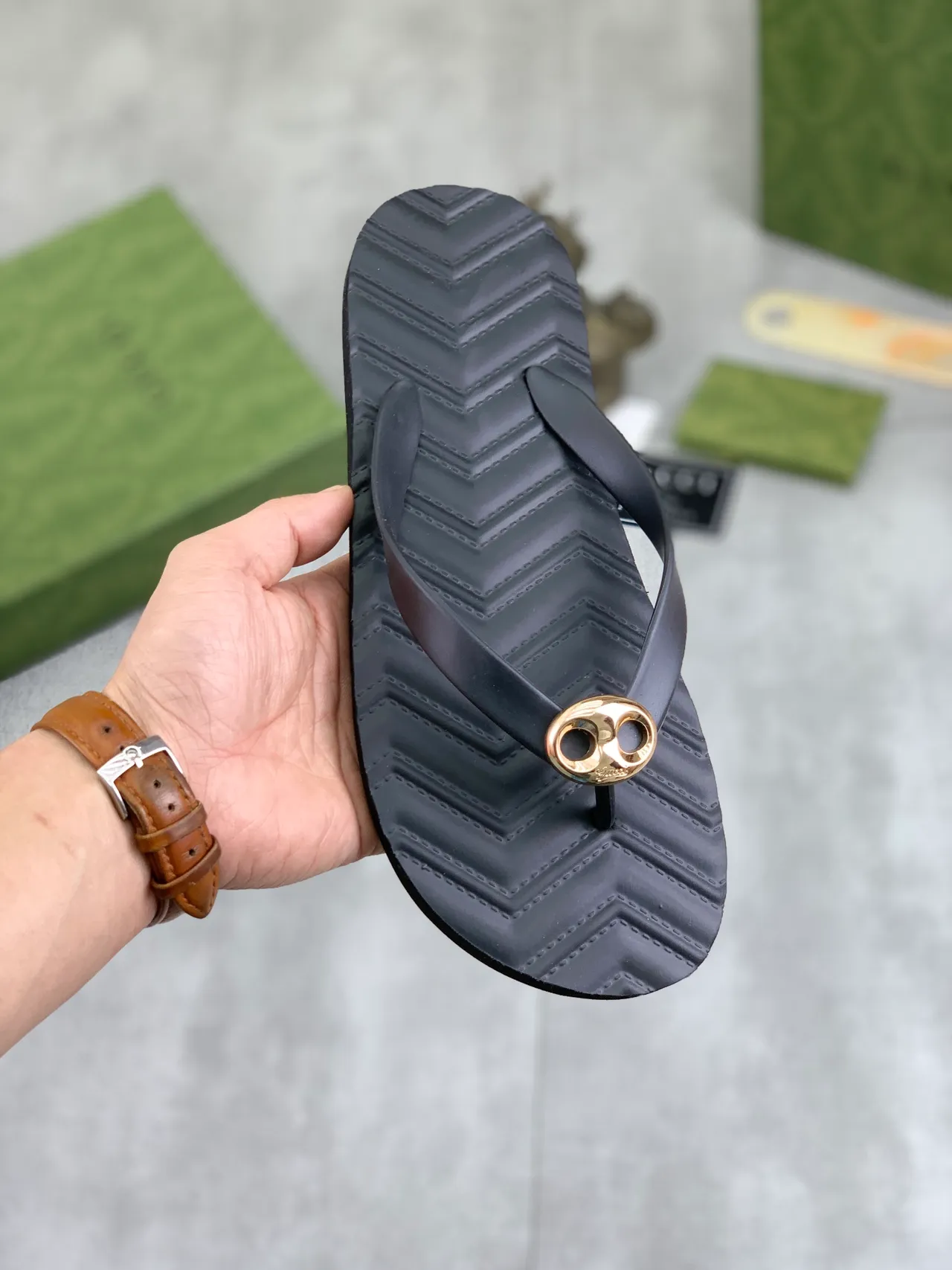 Gucci Double G Thong Black Gold Chevron-Soled Interlocking Hardware Slippers 14