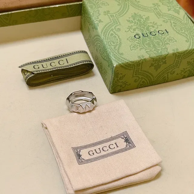 Gucci Faceted Geometric Silver Ring 4