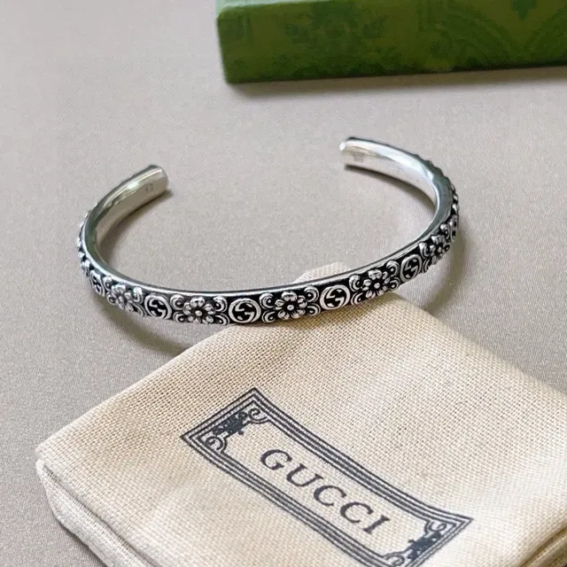 Gucci Bracelet Manchette Ouvert Motif Floral GG 2