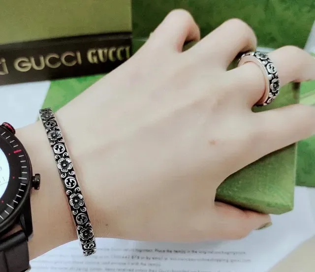Gucci Bracelet Manchette Ouvert Motif Floral GG 4