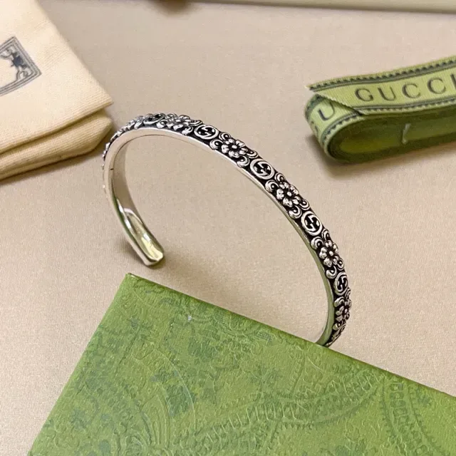 Gucci Bracelet Manchette Ouvert Motif Floral GG 7
