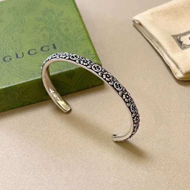 Gucci Bracelet Manchette Ouvert Motif Floral GG 9