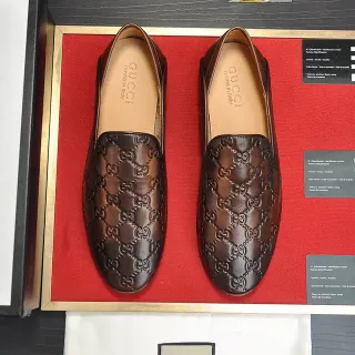 Gucci GG Marmont 棕米色 压印莫诺格拉姆 光滑皮革 乐福鞋
