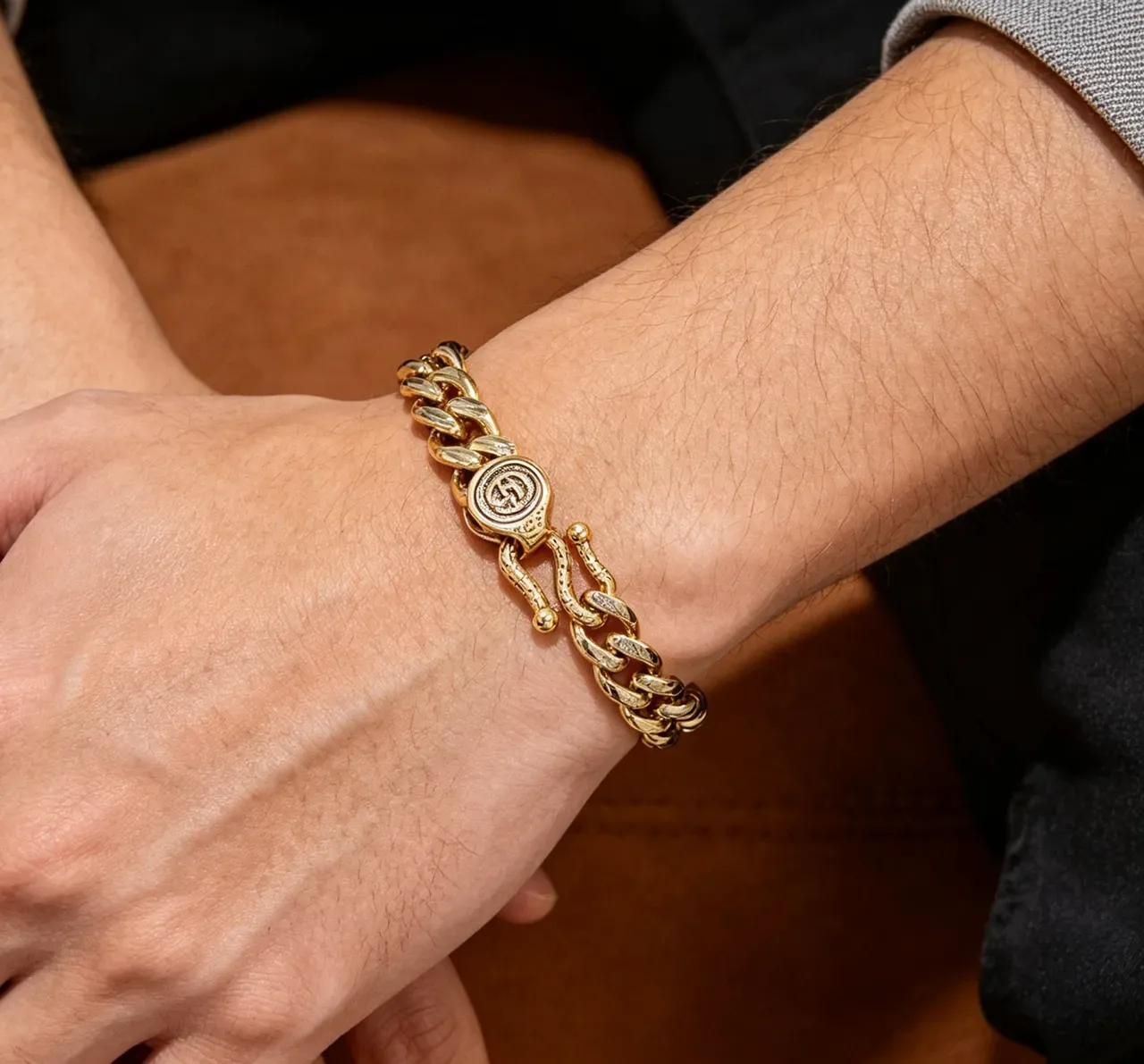 Gucci GG Marmont Gold Curb-Link Crystal-Embellished Bracelet 3