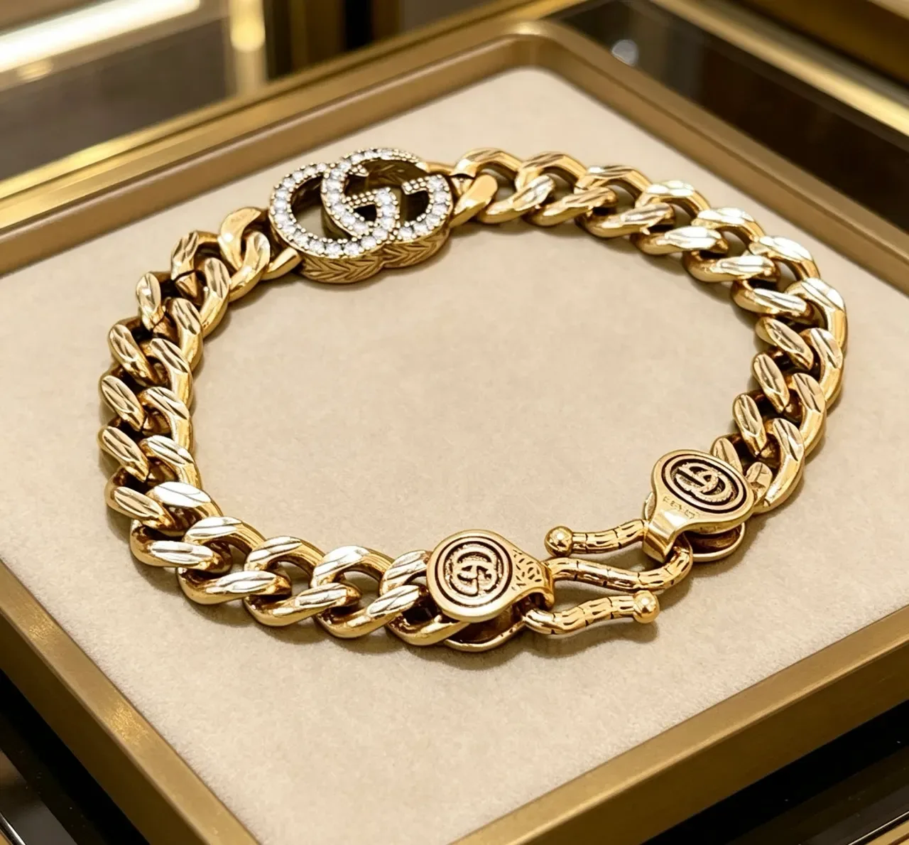 Gucci GG Marmont Gold Curb-Link Crystal-Embellished Bracelet 7