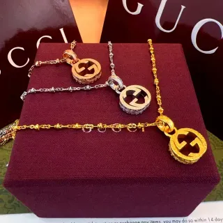 Gucci GG Marmont 吊坠 金银 Interlocking G Logo Textured Bezel 项链