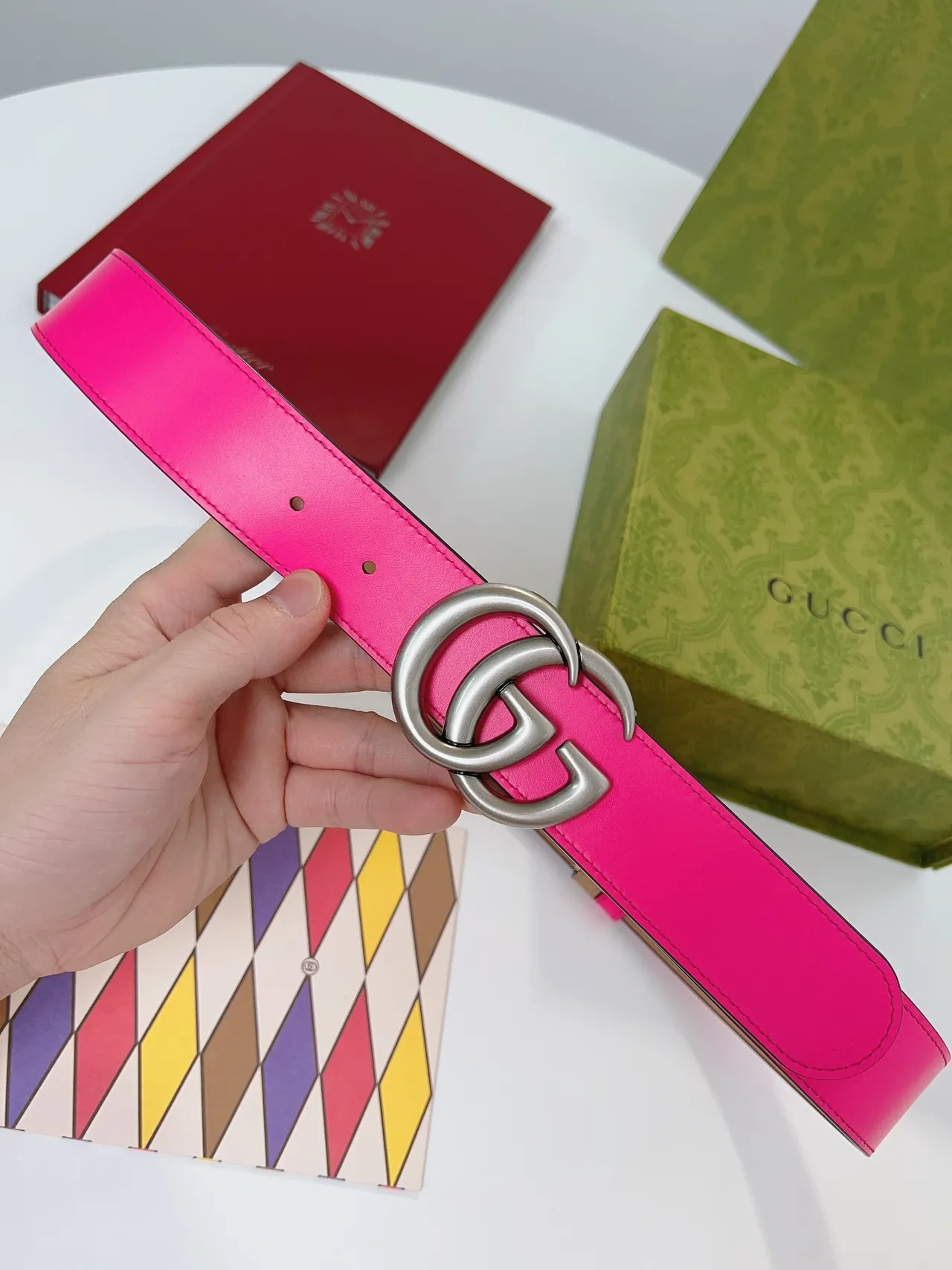 Gucci GG Marmont حزام جلد وردي وبيج 8