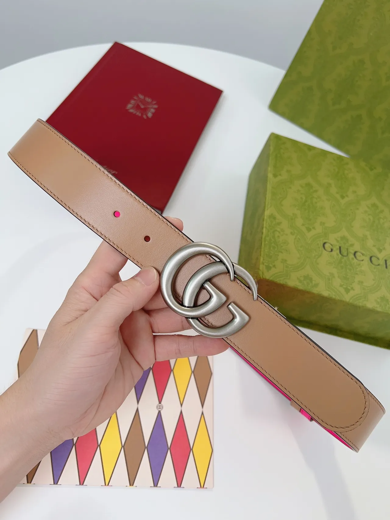 Gucci GG Marmont حزام جلد وردي وبيج 9