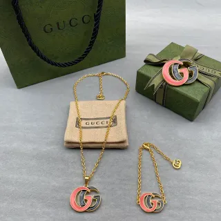 Gucci GG Marmont Collier chaîne rose noir doré émaillé pendentif Double-G