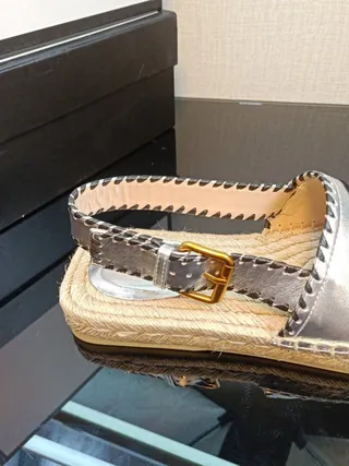 Gucci GG Marmont فضي معدني GG Logo إسبادريل كاجوال صندل 3
