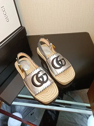 Gucci GG Marmont فضي معدني GG Logo إسبادريل كاجوال صندل 4