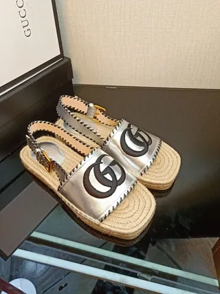 Gucci GG Marmont فضي معدني GG Logo إسبادريل كاجوال صندل 6