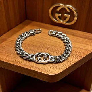 Gucci GG Marmont سوار بلون فضي كيرب لينك