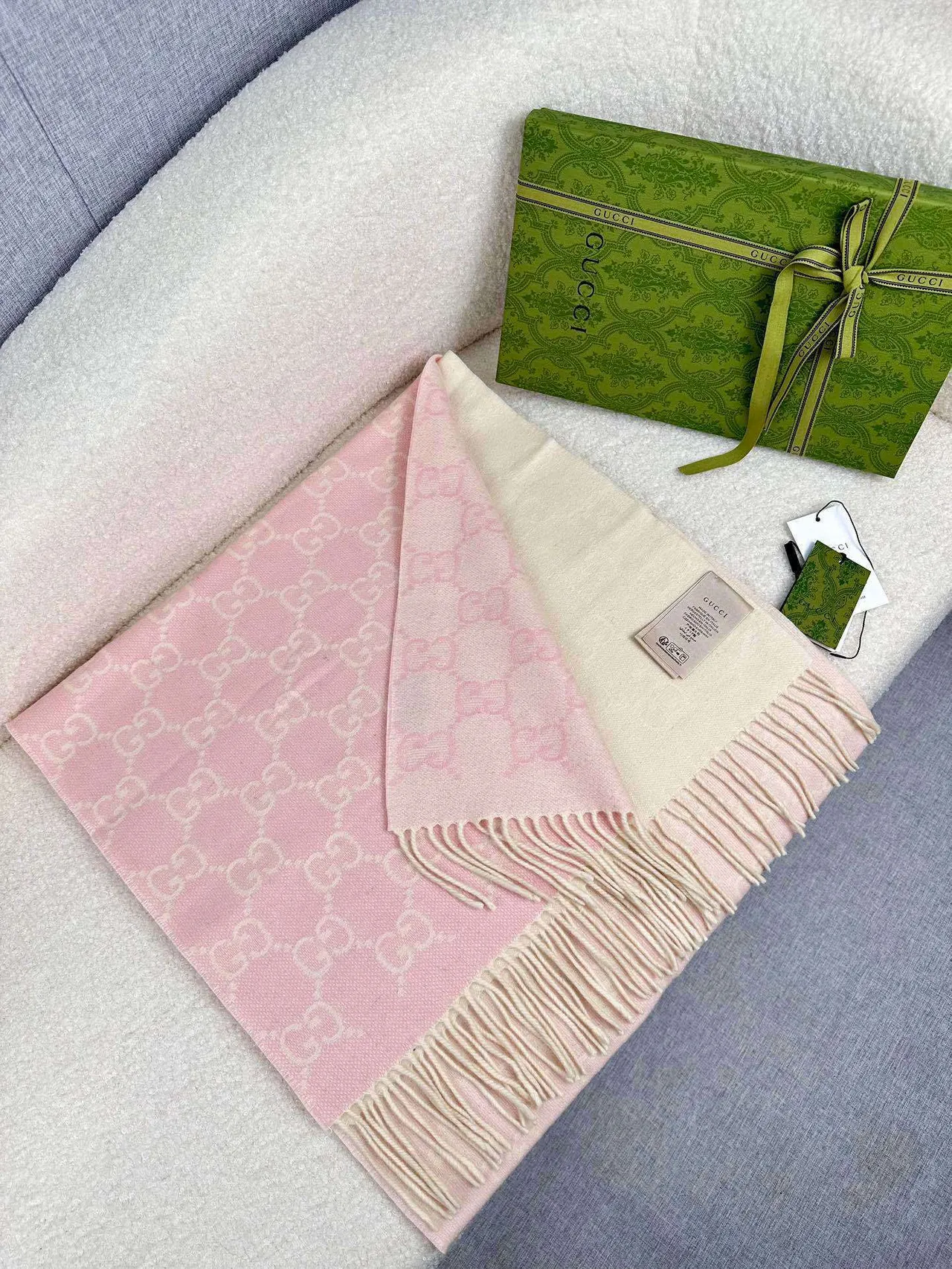 Gucci GG Monogram Rose Beige Tissage Jacquard Motif Interlocking Écharpe en Cachemire 5