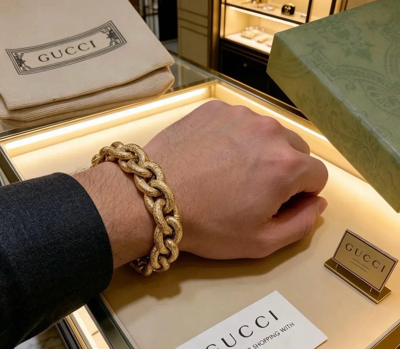 Gucci Gold Oversized Textured Curb-Link Bracelet 5