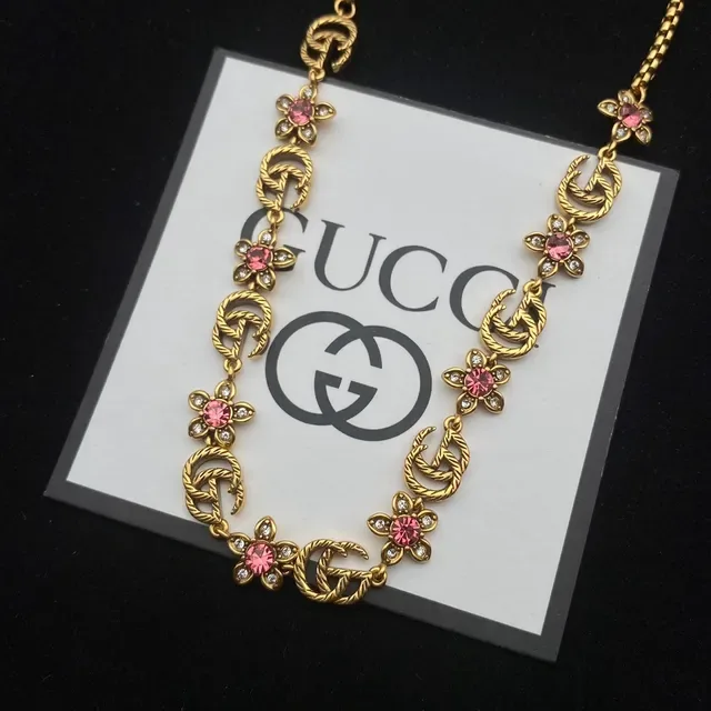 Colar Gucci Dourado Rosa Enrolado GG Links Flores de Cristal 8