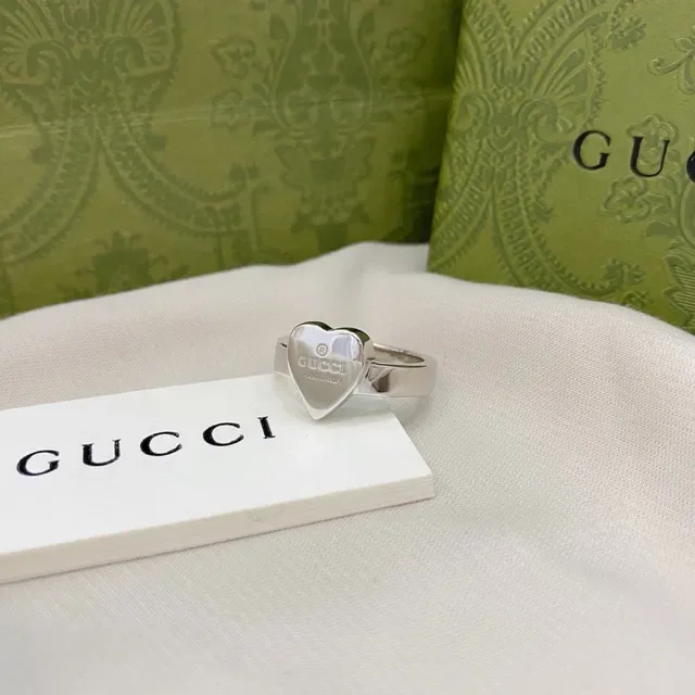 Gucci Heart-Shaped Engraved Logo Ring 4