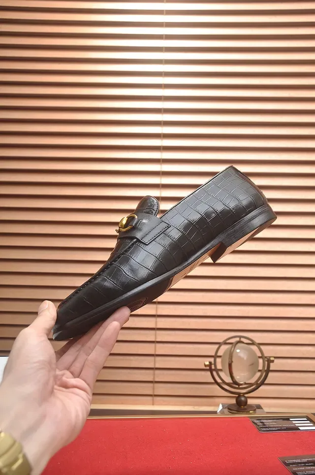 Gucci Horsebit 1955 Mocassins en Cuir Noir Embossé Crocodile 5