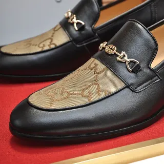 Gucci Horsebit 1955 黑色皮革和 GG Monogram 乐福鞋