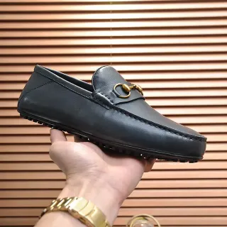 Gucci Horsebit 1955 काली चमड़ी की सोने की बकल लोफर्स