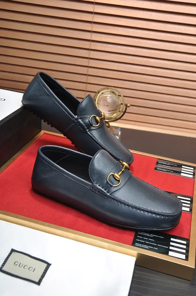 Gucci Horsebit 1955 Black Leather Gold Buckle Loafers 6