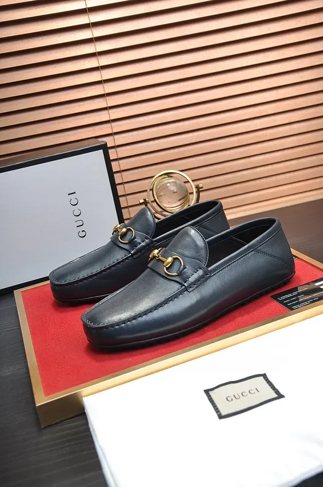 Gucci Horsebit 1955 Black Leather Gold Buckle Loafers 8