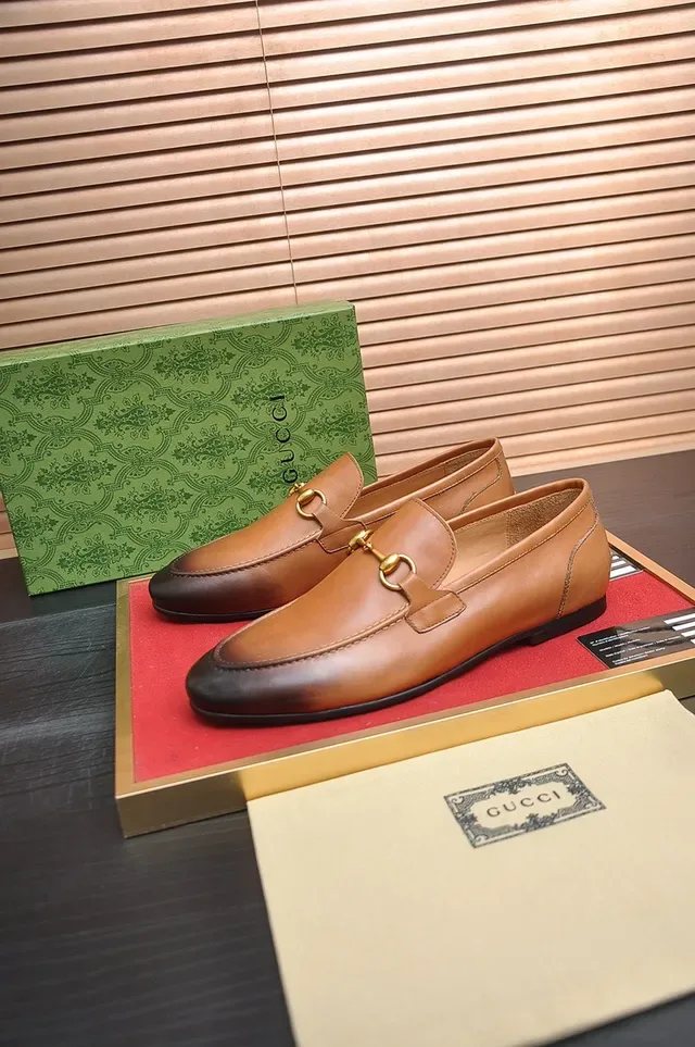 Gucci Horsebit 1955 टू-टोन लेदर लोफर 4