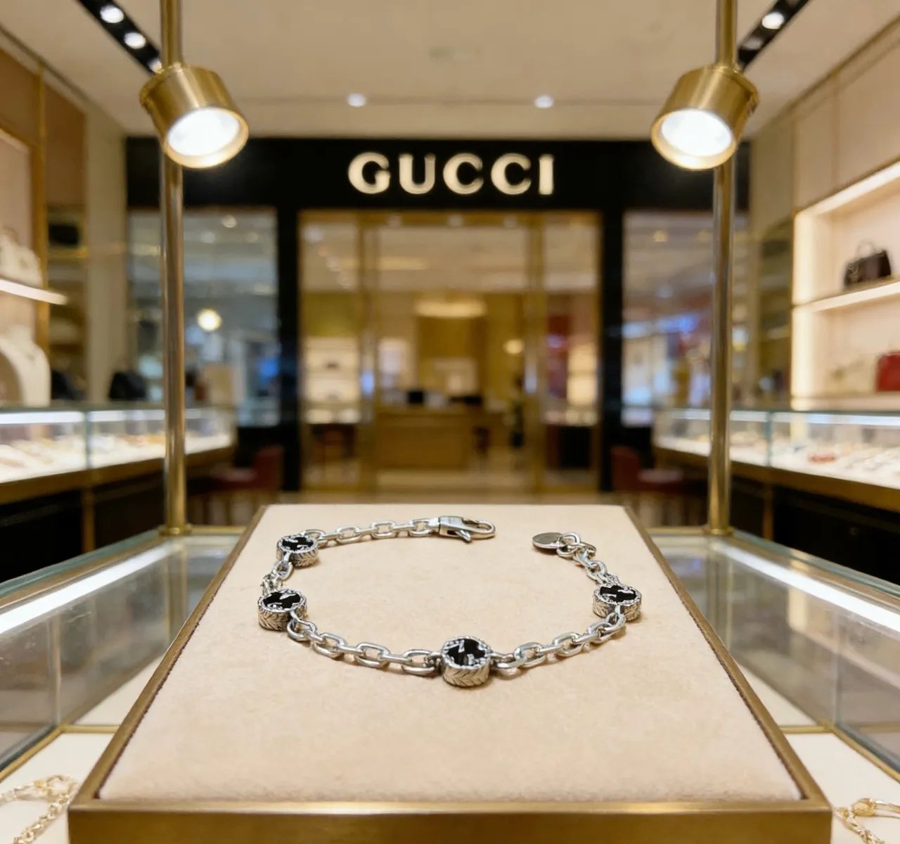 Gucci Interlocking G Bracelet Silver and Black Enamel Bracelet 4