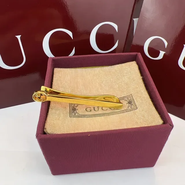 Gucci Interlocking G Gold Burgundy Polished Metal Logo Head Necktie 3